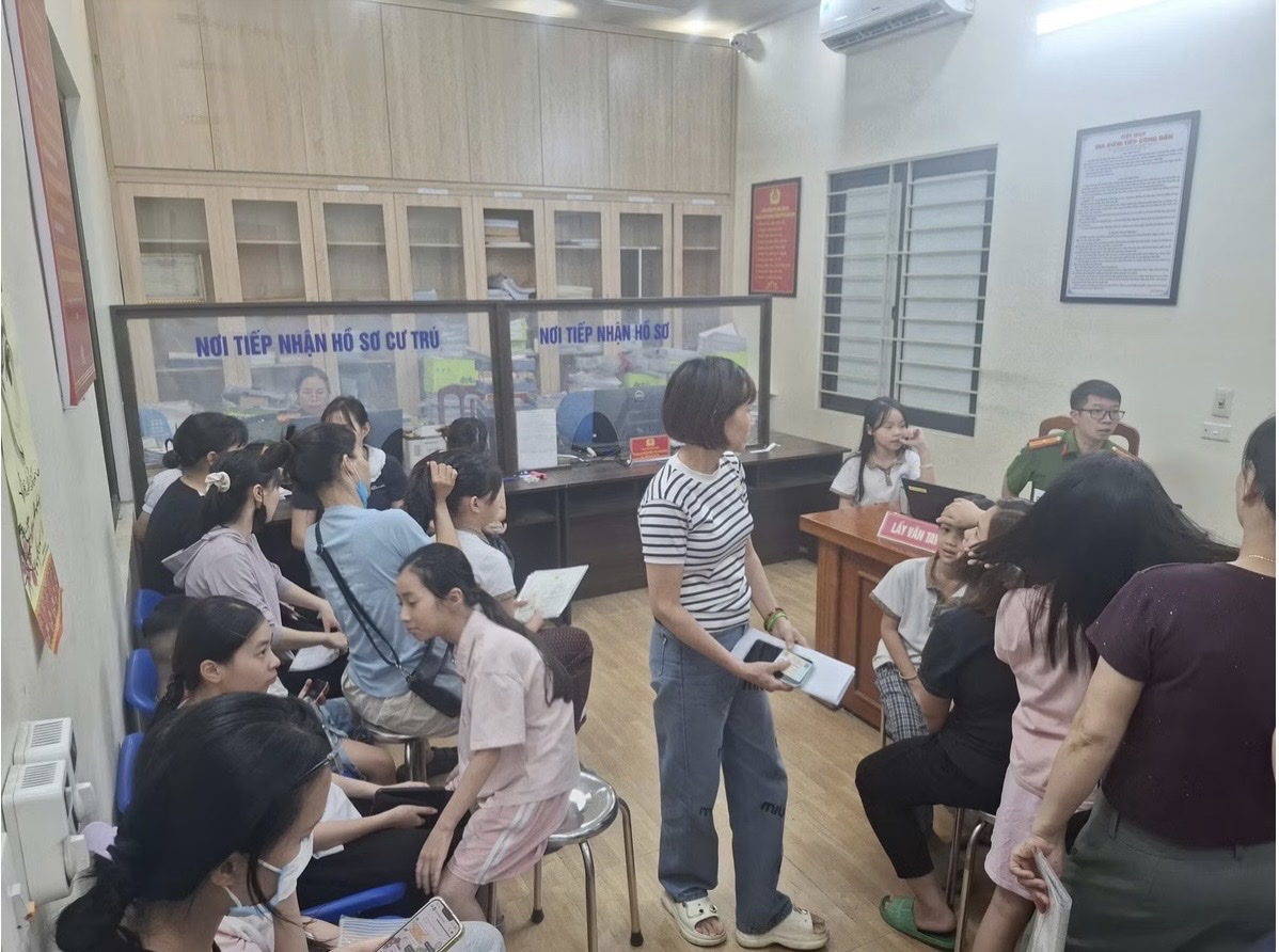 Công an xã Tây Phương chủ động, tích cực triển khai mô hình “Điểm giải quyết thủ tục hành chính Ba nhất”